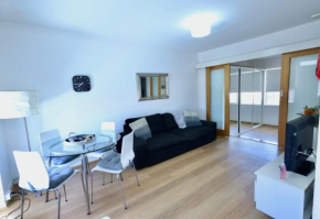 24 Wright At Home Sleeps 2, Perth